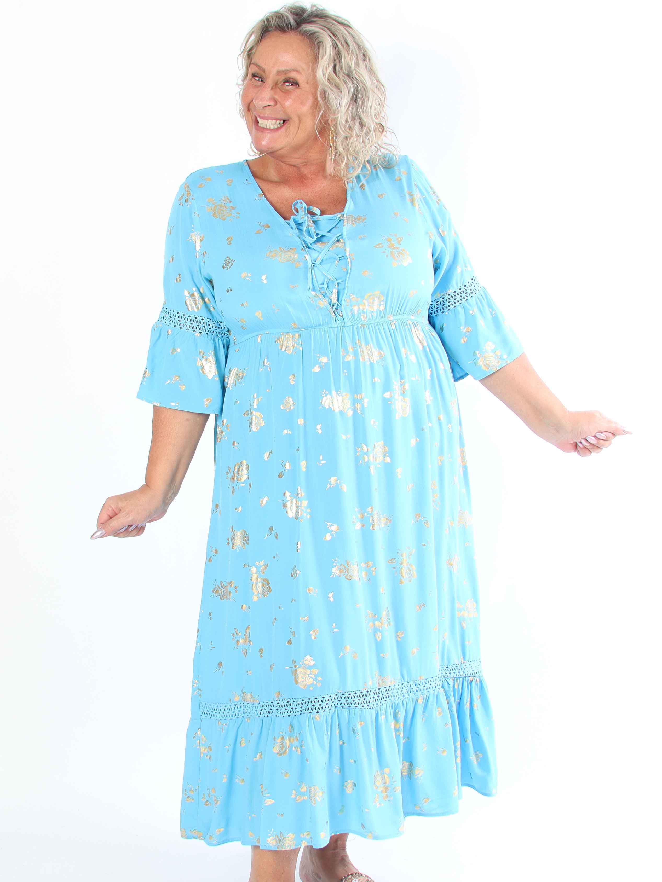 Pernilla - Kjole med guld blomster og broderinger